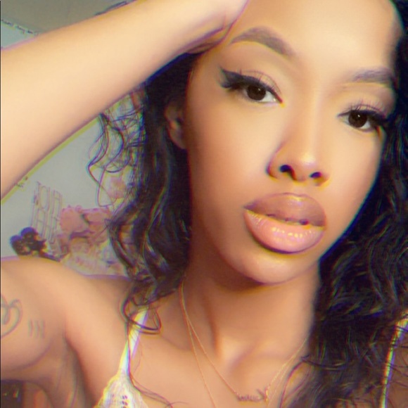 Hey Beautiful! Come shop in my Rabbit Hole 🐰💖 - Picture 6 of 8